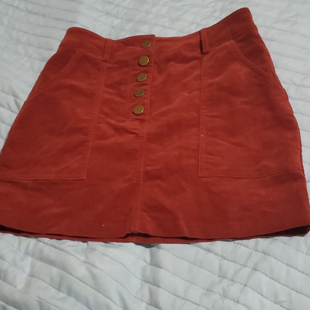 Skirt‎